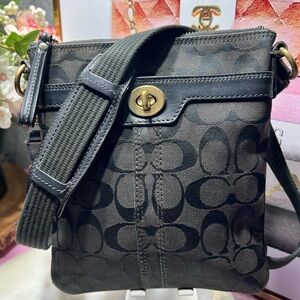 Coach Y2K crossbody turn lock GUC
